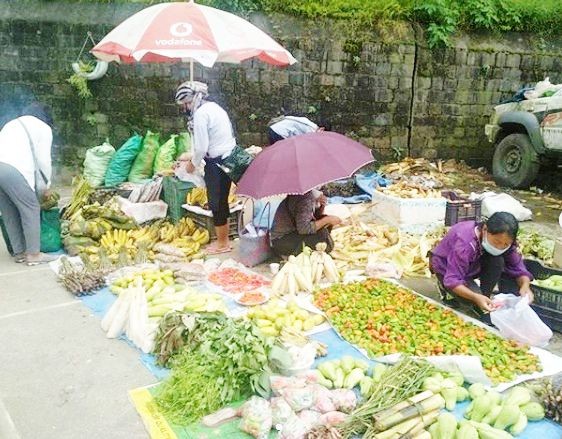 Street vendors selling their wares at Box Cutting Junction in Kohima on August 22.